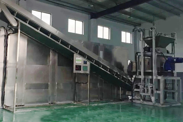 餐廚垃圾脫水現(xiàn)場.jpg 餐廚垃圾脫水現(xiàn)場.jpg