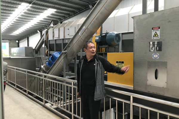 大型餐廚垃圾綜合處理現(xiàn)場.jpg 大型餐廚垃圾綜合處理現(xiàn)場.jpg