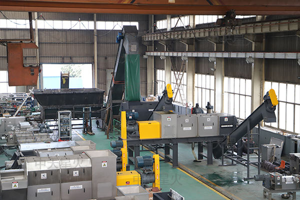 果蔬垃圾處理生產(chǎn)線.jpg 果蔬垃圾處理生產(chǎn)線.jpg